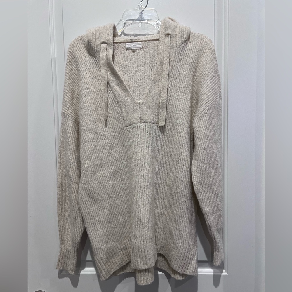 Lou & Grey Cream V-Neck Hooded Sweater